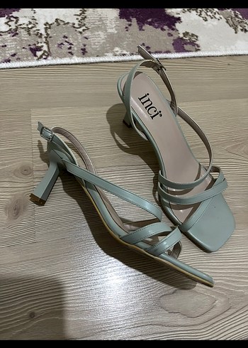 39 Beden İnci Yeşil Stiletto Topuklu Kadın Sandalet