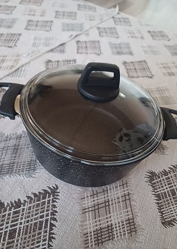Cam Kapaklı Siyah Tencere