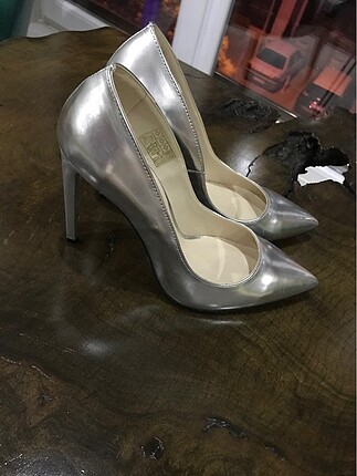Stiletto model