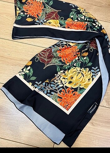 Lotus şal zehra uçar