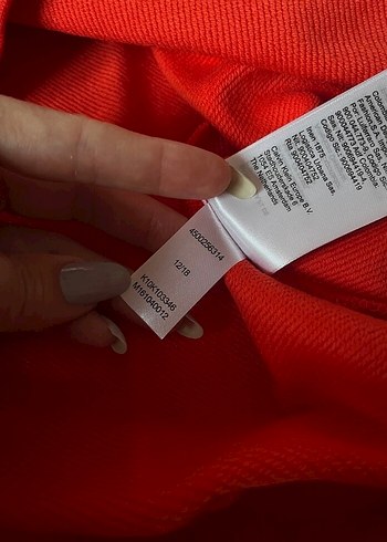 m Beden kırmızı Renk Calvin klein orijinal