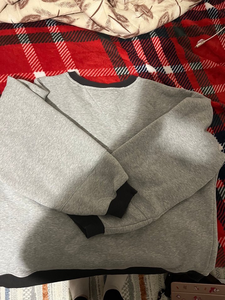 Gri Kadın Sweatshirt Siyah Detaylı - Görsel 2