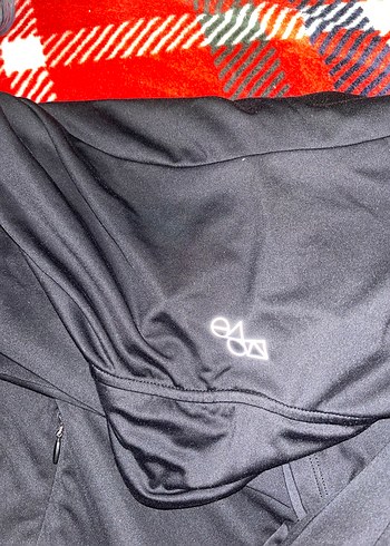 Siyah Fermuarlı Uzun Kollu Kadın spor ceket - Görsel 3