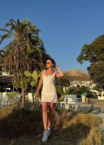 Beyaz Bağlama Detaylı Mini Kadın Tulum - Görsel 2