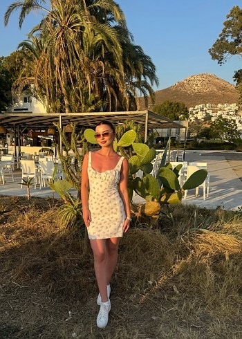 Beyaz Bağlama Detaylı Mini Kadın Tulum - Görsel 3