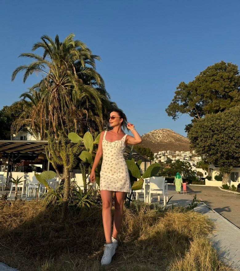 Beyaz Bağlama Detaylı Mini Kadın Tulum - Görsel 2