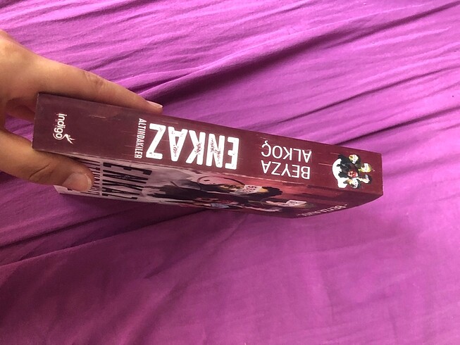 Enkaz Altındakiler