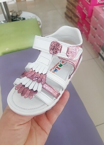 23 Beden beyaz Renk Sandalet 