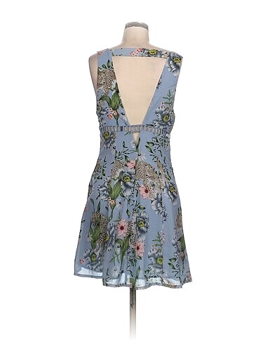 36 Beden H&M Kısa Elbise %70 İndirimli.