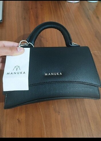Manuka canta