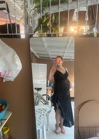 Saten Siyah Uzun V Yaka Drapeli Elbise - Görsel 2