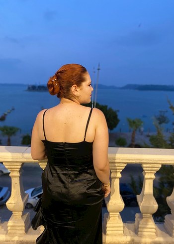 Saten Siyah Uzun V Yaka Drapeli Elbise - Görsel 4