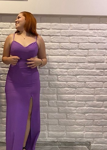 Mor askılı yanları pencereli  Elbise Yırtmaçlı - Görsel 3