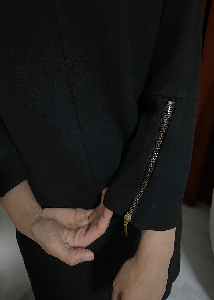 Zara kolu fermuar desenli siyah elbise - Görsel 5