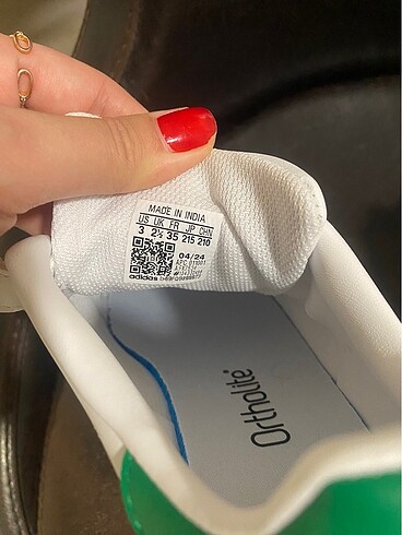 35 Beden beyaz Renk Orjinal adidas ayakkabı