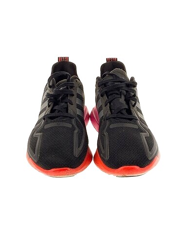 38 Beden Adidas Spor Ayakkabı %70 İndirimli.