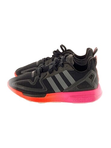 Adidas Spor Ayakkabı %70 İndirimli.