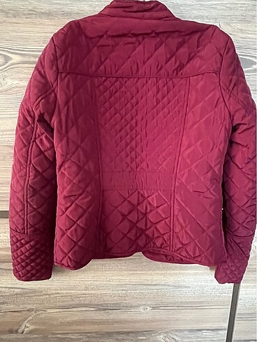 s Beden Stradivarius bordo kapitone mont