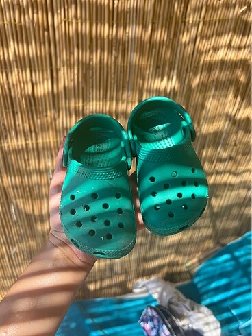 Yeşil crocs terlik