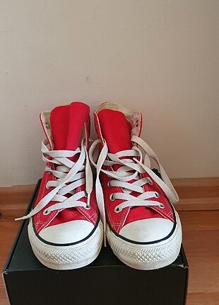 Kırmızı converse