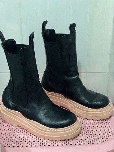 Tabanı pembe bot