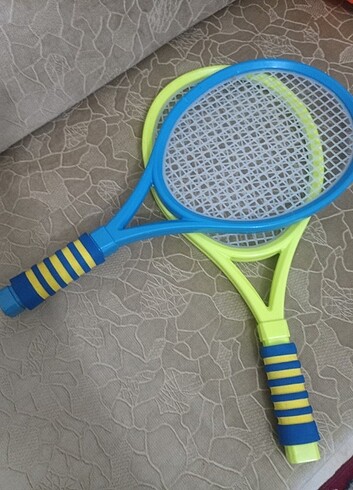 İkili tenis raketi 