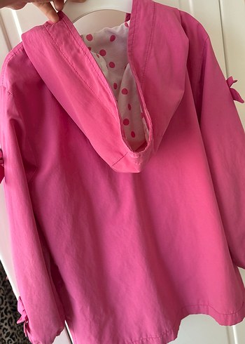 Kız Çocuk Pembe Kapüşonlu Düğmeli Yağmurluk - Görsel 3