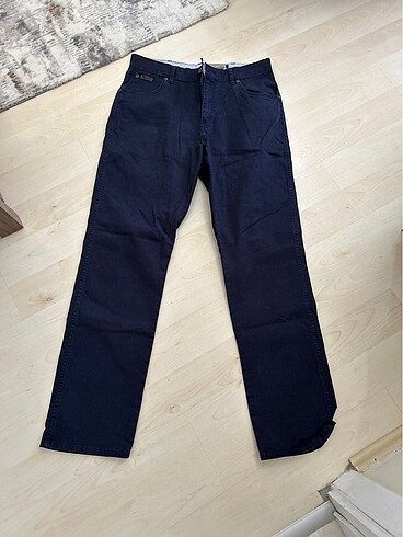 WRANGLER PANTOLON 33-32