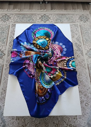 armine İpek eşarp