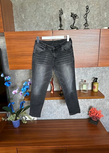 Ada model 29/27 bel kısmında deforme var fiyata yansıttım