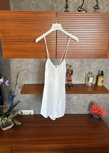 Beyaz Keten Nakışlı Mini Tulum