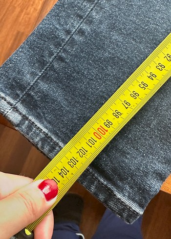 Mavi marka, koyu renk pantolon. Günlük kombinler için ideal. 31 - Görsel 5