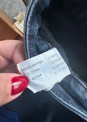 Mavi marka, koyu renk pantolon. Günlük kombinler için ideal. 31 - Görsel 2