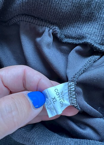 xl Beden gri Renk Gri renkte, Yumuşak sentetik kumaştan, midi boyda, desensiz