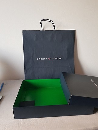 tommy hilfiger kutu ve tommy karton poşet