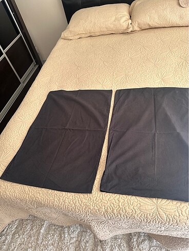 İki adet yastık kılıfı siyah renk ölçüler görselde