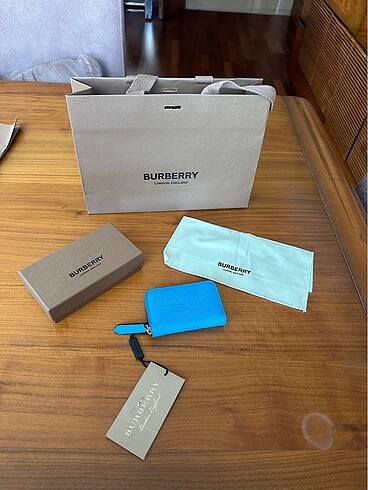???? faturalı ???? Burberry kartlık 16 kart alıyor fermuarlı adı
