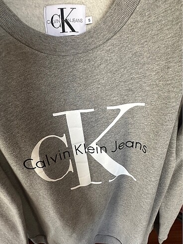 Calvin Klein Ck sweatshirt sayılı giyildi çok iyi durumda S beden ölçüler gör