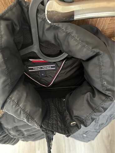 xl Beden Tommy mont. Xl beden ölçüler görselde mevcut çıkarılabilir kapşo