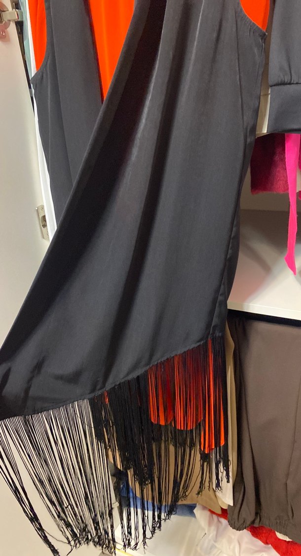 Püsküllü Uzun Siyah Yelek - Görsel 2