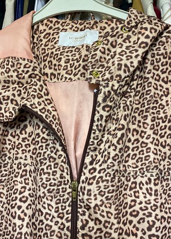 Leopar Desenli Düğmeli Kadın yagmurluk - Görsel 2