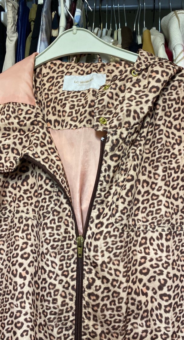 Leopar Desenli Düğmeli Kadın yagmurluk - Görsel 2