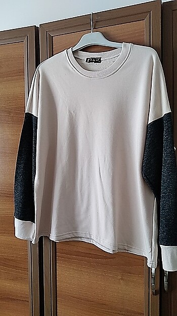 xl Beden ten rengi Renk KREM RENGİ, KOLLARI FÜME,L,,XL UYUMLU BAYAN SWETSHIRT