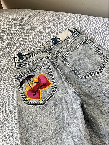 34 Beden mavi Renk bershka jean