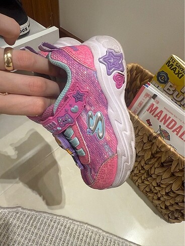 22 Beden Skechers spor ayakkabı kız çocuk