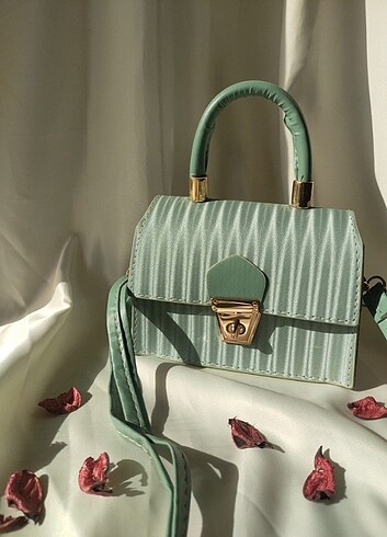 Zara m o n a