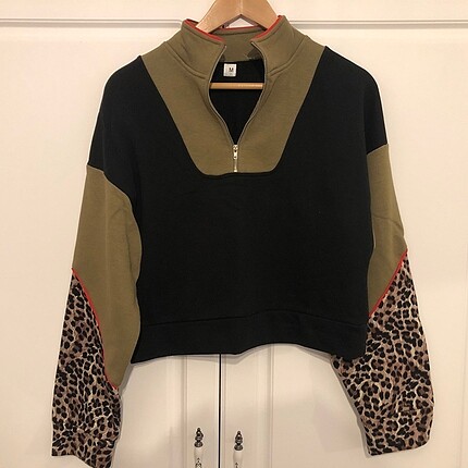 Crop Sweatshirt