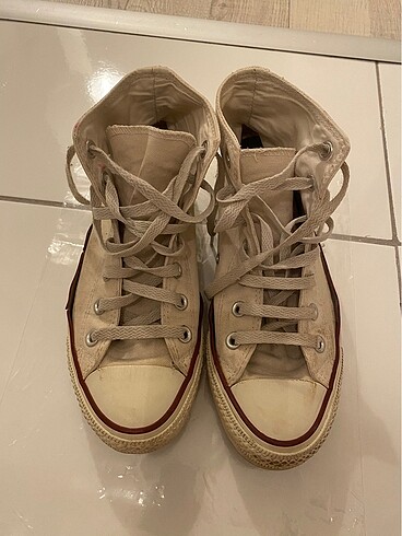 Beyaz Converse