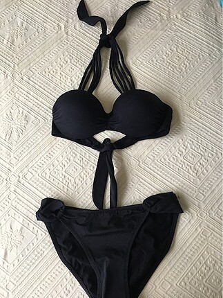 Siyah bikini takımı