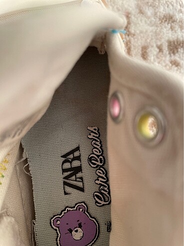 23 Beden ten rengi Renk Zara converse 23 no 4 yada 5 kez giyildi yeni yıkamaya fırsat bu